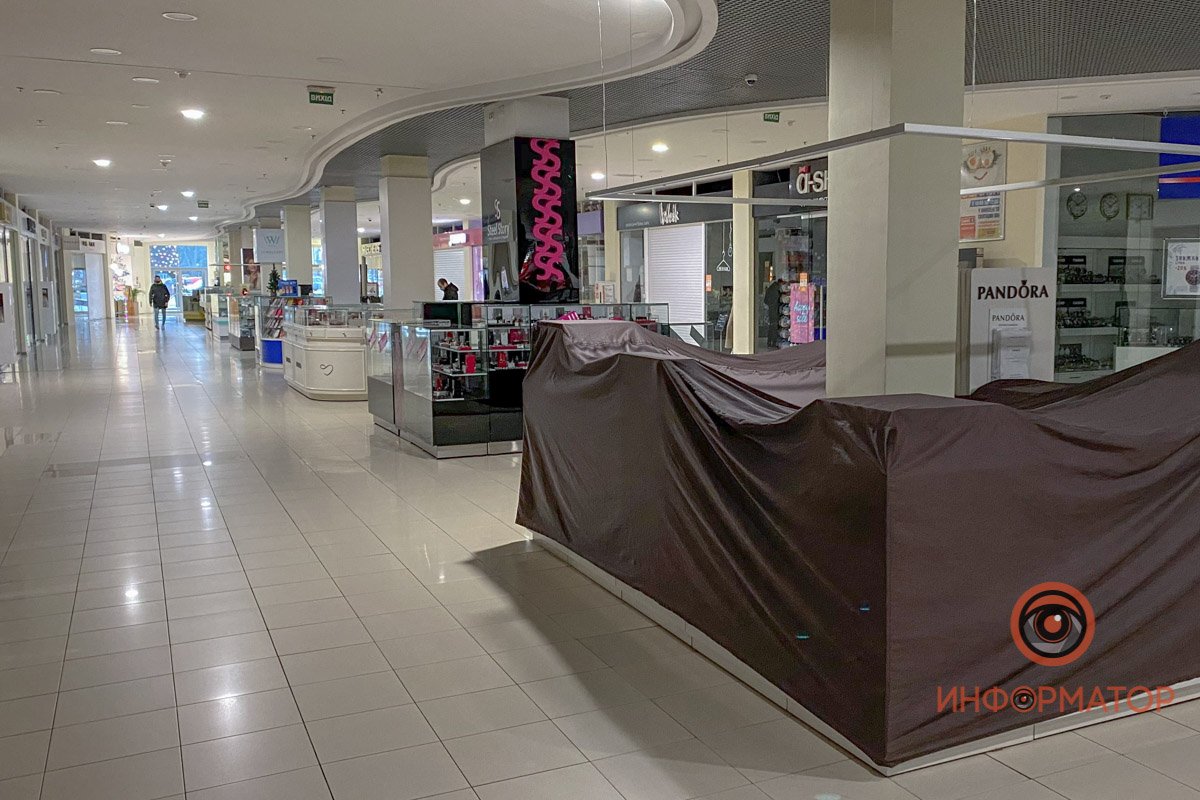 Работают островки с мобильными телефонами Работают островки с мобильными телефонами