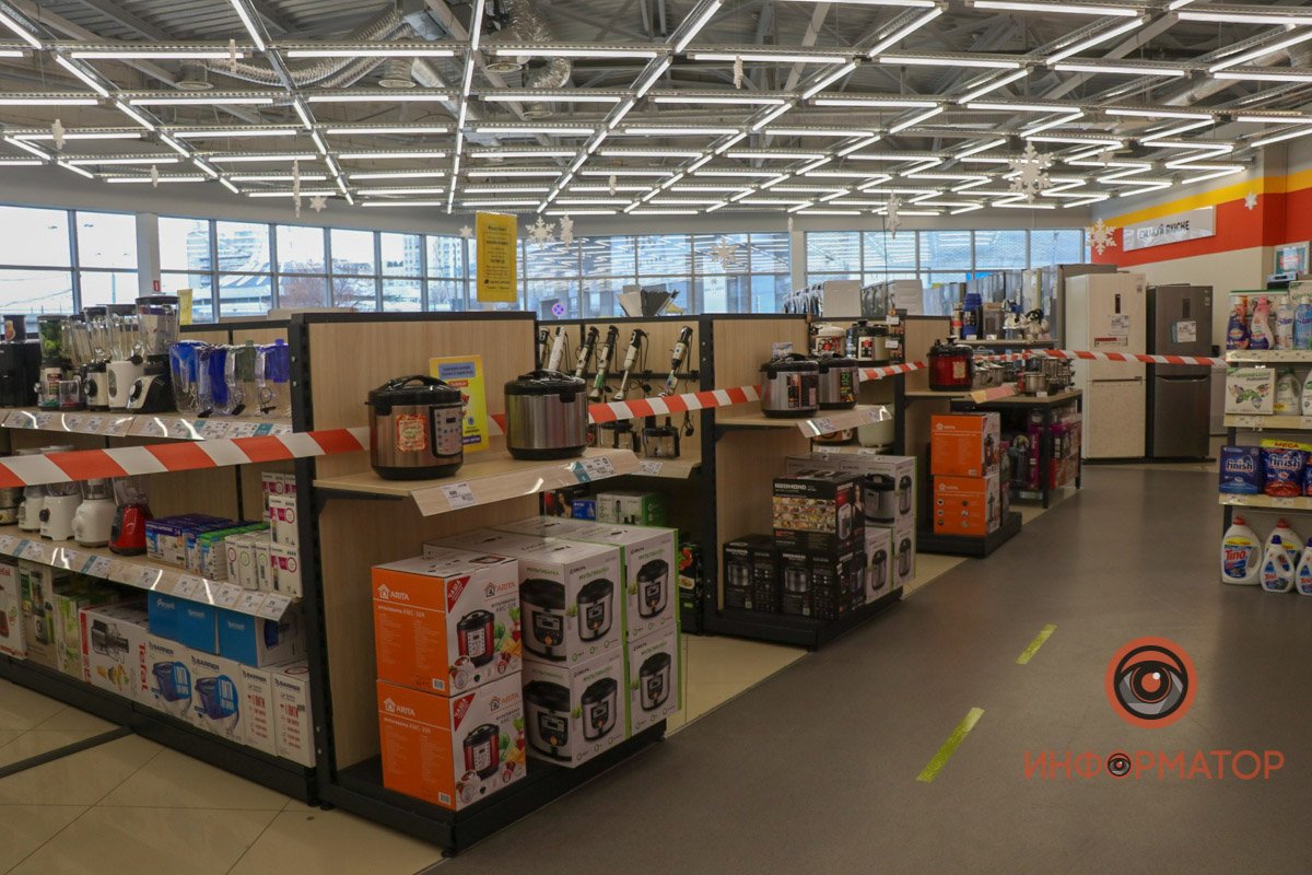 Отделы обтянули лентами Отделы обтянули лентами