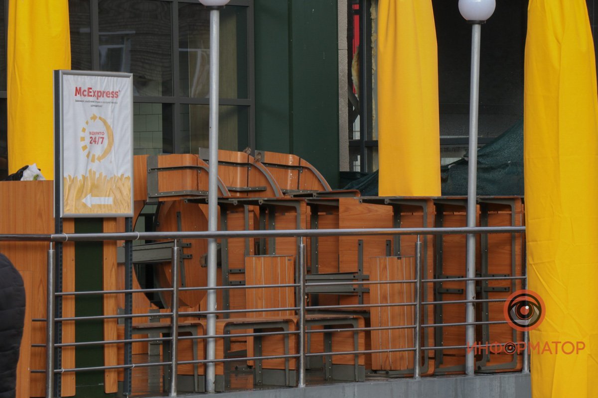 В помещение никого не пускают В помещение никого не пускают