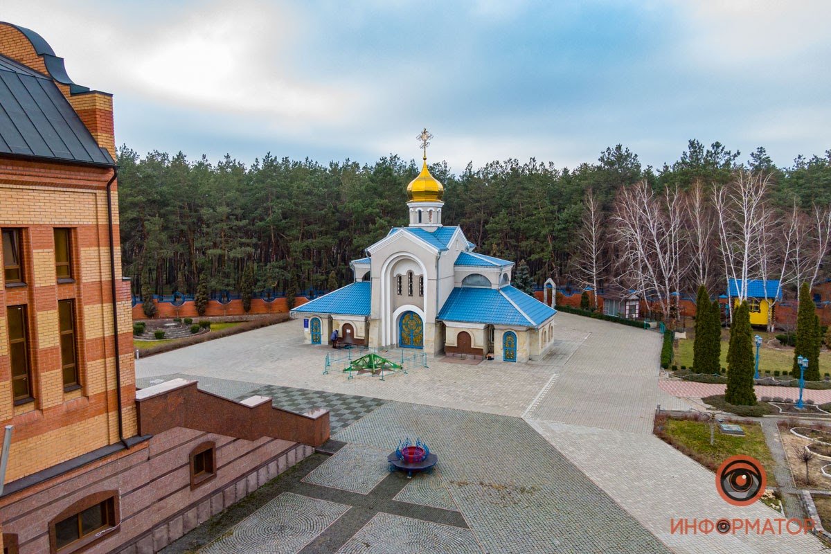 Строительство началось в 1996 году Строительство началось в 1996 году