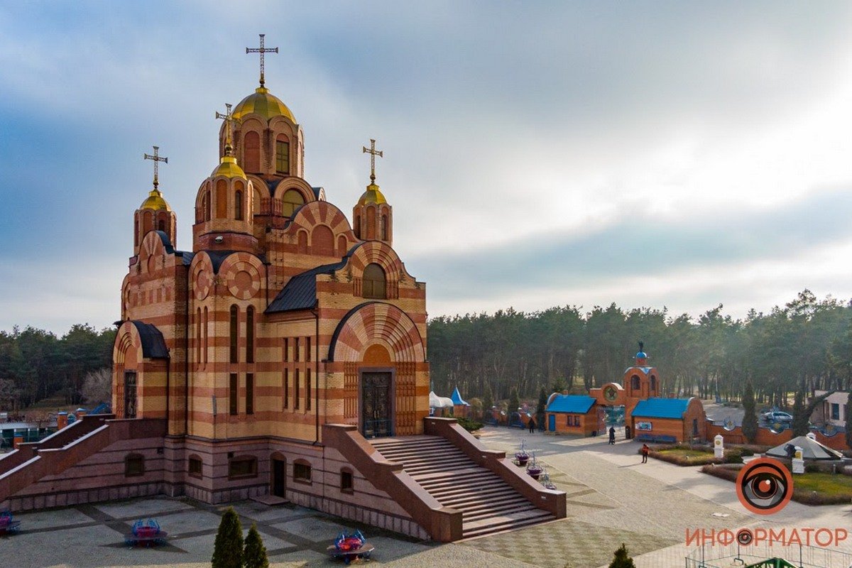 Садово-паркового комплекса принадлежит Игорю Саенко Садово-паркового комплекса принадлежит Игорю Саенко