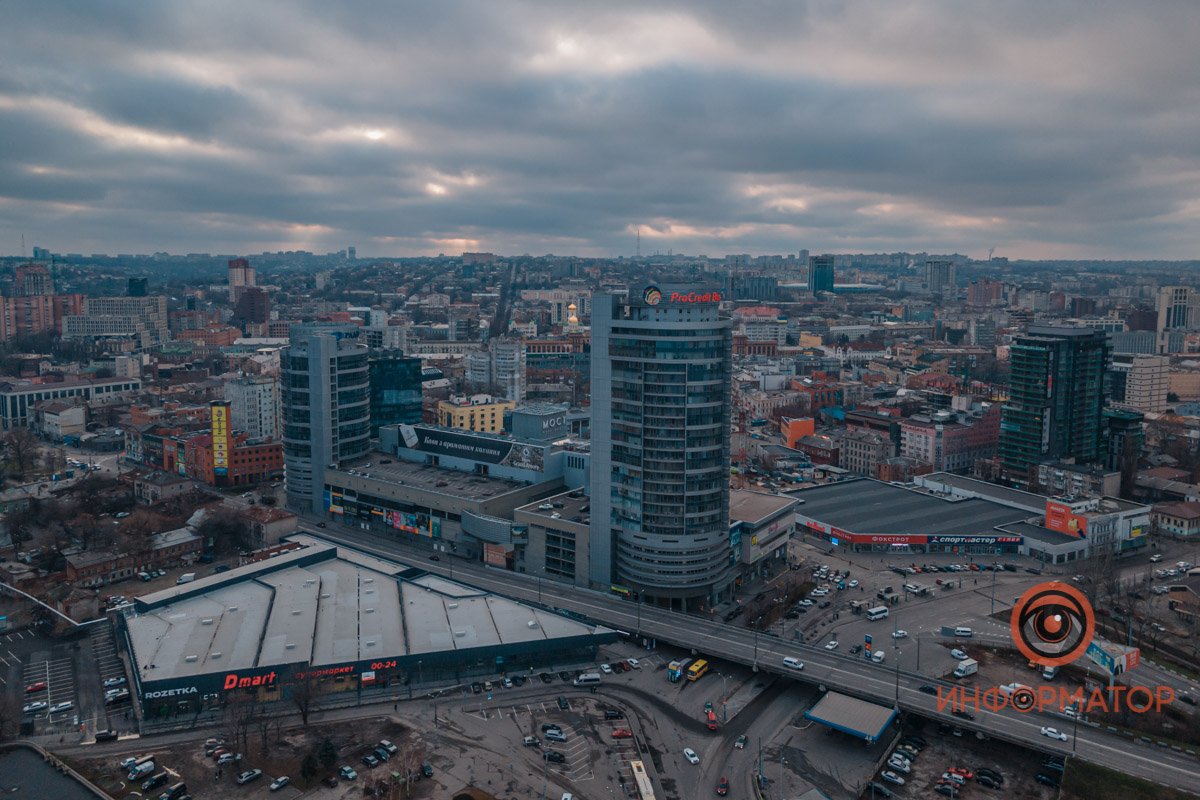 Торговые центры "спят" width="1200" height="800"> Торговые центры "спят"</p><p><img class="wp-image-338039 size-full" title="Никто не паркуется вторым рядом и не залазит на тротуар - красота" src="https://cdn.informator.ua/@dp/media/dnipro/2022/08/07/62efbf3e89598.jpg" alt="Никто не паркуется вторым рядом и не залазит на тротуар - красота" width="1200" height="800"> Никто не паркуется вторым рядом и не залазит на тротуар - красота</p><p><img class="wp-image-338040 size-full" title="Найди коммунальщика 😂" src="https://cdn.informator.ua/@dp/media/dnipro/2022/08/07/62efbf3e97d43.jpg" alt="Найди коммунальщика 😂" width="1200" height="800"> Найди коммунальщика 😂</p><p><img class="wp-image-338041 size-full" title="Новый год - все" src="https://cdn.informator.ua/@dp/media/dnipro/2022/08/07/62efbf3eab355.jpg" alt="Новый год - все" width="1200" height="800"> Новый год - все</p><p><img class="wp-image-338042 size-full" title="По идее, здесь должна быть максимальная концентрация веселья, но..." src="https://cdn.informator.ua/@dp/media/dnipro/2022/08/07/62efbf3ebc666.jpg" alt="По идее, здесь должна быть максимальная концентрация веселья, но..." width="1200" height="800"> По идее, здесь должна быть максимальная концентрация веселья, но...</p><p><img class="wp-image-338043 size-full" title="Кажется, пятница забыла, что она - пятница" src="https://cdn.informator.ua/@dp/media/dnipro/2022/08/07/62efbf3eca30f.jpg" alt="Кажется, пятница забыла, что она - пятница" width="1200" height="800"> Кажется, пятница забыла, что она - пятница</p><p> </p><p><img class="wp-image-338045 size-full" title="Сонный ЕБ" src="https://cdn.informator.ua/@dp/media/dnipro/2022/08/07/62efbf3ed6cce.jpg" alt="Сонный ЕБ" width="1200" height="800"> Сонный ЕБ</p><p><img class="wp-image-338046 size-full" title="Остатки новогоднего настроения" src="https://cdn.informator.ua/@dp/media/dnipro/2022/08/07/62efbf3ee7d5c.jpg" alt="Остатки новогоднего настроения" width="1200" height="800"> Остатки новогоднего настроения</p><p><img class="wp-image-338047 size-full" title="Атлант в шоке" src="https://cdn.informator.ua/@dp/media/dnipro/2022/08/07/62efbf3ef3d58.jpg" alt="Атлант в шоке" width="1200" height="800"> Атлант в шоке</p><p><img class="wp-image-338048 size-full" title="И это только начало" src="https://cdn.informator.ua/@dp/media/dnipro/2022/08/07/62efbf3f0cdeb.jpg" alt="И это только начало" width="1200" height="800"> И это только начало</p><p><img class="wp-image-338049 size-full" title="Настало время учить близких покупать товары в Интернете" src="https://cdn.informator.ua/@dp/media/dnipro/2022/08/07/62efbf3f1dec2.jpg" alt="Настало время учить близких покупать товары в Интернете" width="1200" height="800"> Настало время учить близких покупать товары в Интернете</p><p><img class="wp-image-338050 size-full" title="Ау, люди!" src="https://cdn.informator.ua/@dp/media/dnipro/2022/08/07/62efbf3f2c32b.jpg" alt="Ау, люди!" width="1200" height="800"> Ау, люди!</p><p><img class="wp-image-338051 size-full" title="Непривычно видеть город таким... опустошенным" src="https://cdn.informator.ua/@dp/media/dnipro/2022/08/07/62efbf3f3b7f9.jpg" alt="Непривычно видеть город таким... опустошенным" width="1200" height="800"> Непривычно видеть город таким... опустошенным</p><p><img class="wp-image-338052 size-full" title="А все, уже просто так не полазишь по магазинам и не покрутишь в руках разные новые гаджеты" src="https://cdn.informator.ua/@dp/media/dnipro/2022/08/07/62efbf3f4ab0b.jpg" alt="А все, уже просто так не полазишь по магазинам и не покрутишь в руках разные новые гаджеты" width="1200" height="800"> А все, уже просто так не полазишь по магазинам и не покрутишь в руках разные новые гаджеты</p><p><img class="wp-image-338054 size-full" title="Европейская площадь сама на себя не похожа" src="https://cdn.informator.ua/@dp/media/dnipro/2022/08/07/62efbf3f5c30d.jpg" alt="Европейская площадь сама на себя не похожа" width="1200" height="800"> Европейская площадь сама на себя не похожа</p><p><img class="wp-image-338055 size-full" title="Одинокий странник потерял свою дорогу..." src="https://cdn.informator.ua/@dp/media/dnipro/2022/08/07/62efbf3f6adde.jpg" alt="Одинокий странник потерял свою дорогу..." width="1200" height="800"> Одинокий странник потерял свою дорогу...</p><p><img class="wp-image-338056 size-full" title="Может хоть так люди вспомнят про парки" src="https://cdn.informator.ua/@dp/media/dnipro/2022/08/07/62efbf3f7a76f.jpg" alt="Может хоть так люди вспомнят про парки" width="1200" height="800"> Может хоть так люди вспомнят про парки</p><p><img class="wp-image-338057 size-full" title="Вот когда вы в последний раз катались на этих машинках? " src="https://cdn.informator.ua/@dp/media/dnipro/2022/08/07/62efbf3f8ed73.jpg" alt="Вот когда вы в последний раз катались на этих машинках? " width="1200" height="800"> Вот когда вы в последний раз катались на этих машинках?</p><p><img class="wp-image-338058 size-full" title="Мы недооцениваем парковые зоны - здесь куда комфортнее, чем в шумном центре" src="https://cdn.informator.ua/@dp/media/dnipro/2022/08/07/62efbf3fa13c3.jpg" alt="Мы недооцениваем парковые зоны - здесь куда комфортнее, чем в шумном центре" width="1200" height="800"> Мы недооцениваем парковые зоны - здесь куда комфортнее, чем в шумном центре</p><p><img class="wp-image-338059 size-full" title="Хочется просто сидеть возле водички и кормить уточек" src="https://cdn.informator.ua/@dp/media/dnipro/2022/08/07/62efbf3fb24a5.jpg" alt="Хочется просто сидеть возле водички и кормить уточек" width="1200" height="800"> Хочется просто сидеть возле водички и кормить уточек</p><p><img class="wp-image-338060 size-full" title="На улице такая погода, будто наступила весна, а не январь" src="https://cdn.informator.ua/@dp/media/dnipro/2022/08/07/62efbf3fc1406.jpg" alt="На улице такая погода, будто наступила весна, а не январь" width="1200" height="800"> На улице такая погода, будто наступила весна, а не январь</p><p><img class="wp-image-338061 size-full" title=