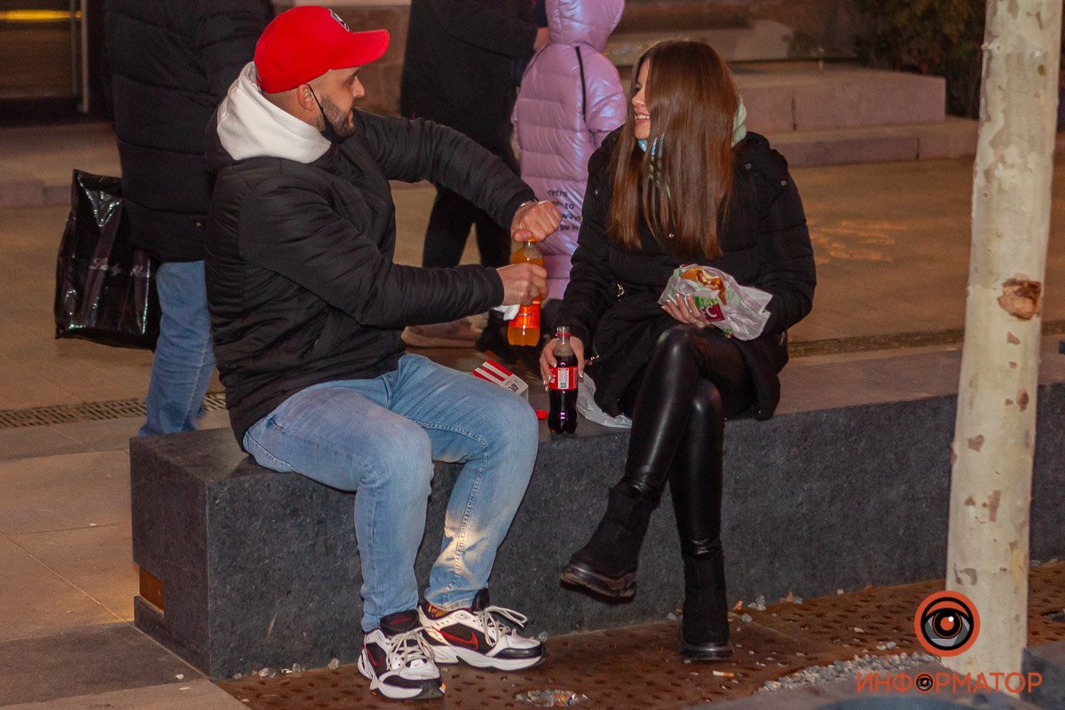 С едой - только на вынос С едой - только на вынос