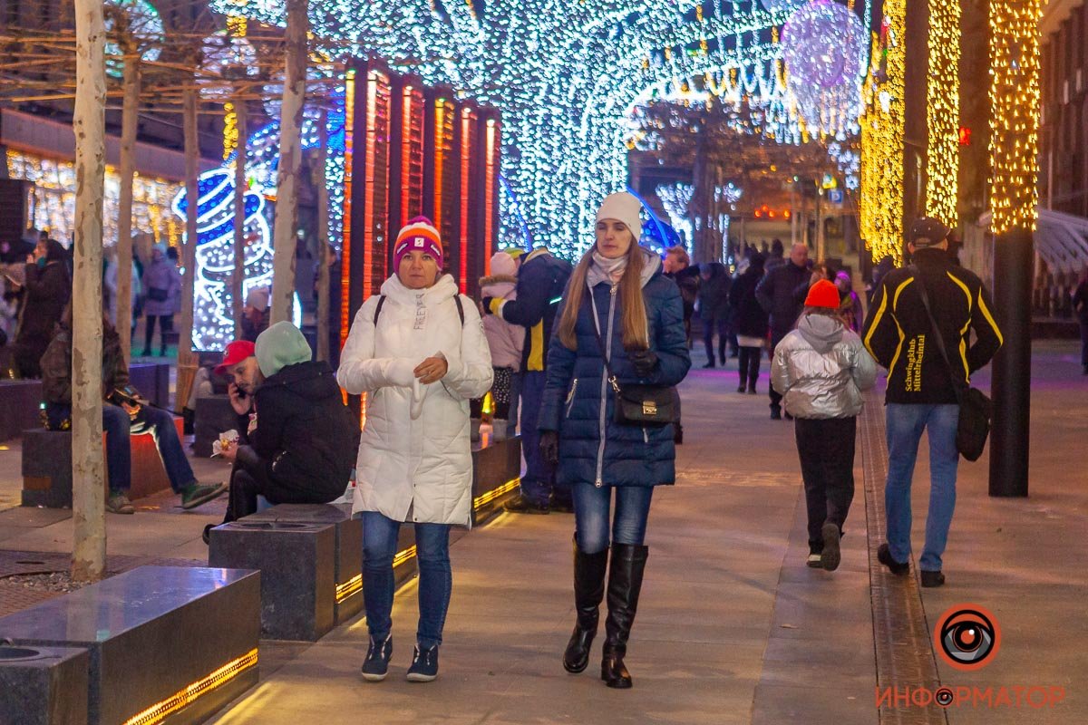 На Короленко все так же ярко На Короленко все так же ярко