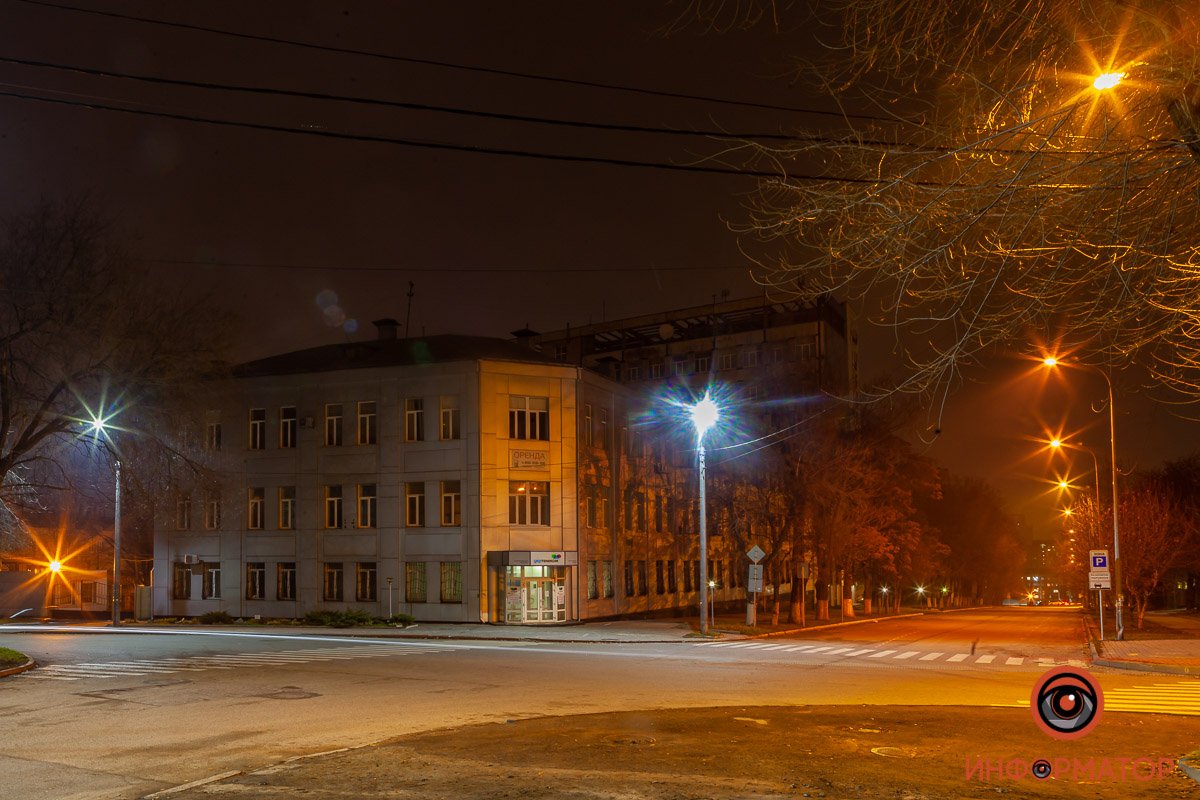 Влево уходит улица Ульянова, вправо - Светлова Влево уходит улица Ульянова, вправо - Светлова