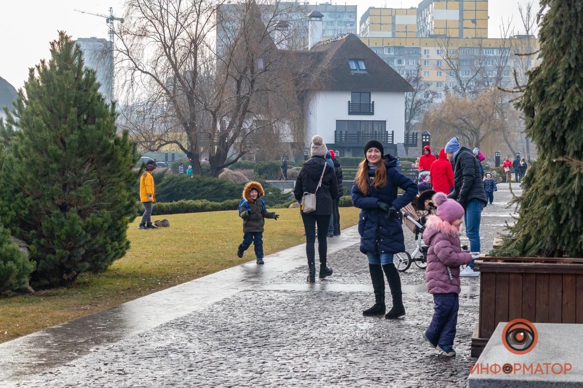 На выходных здесь многолюдно На выходных здесь многолюдно
