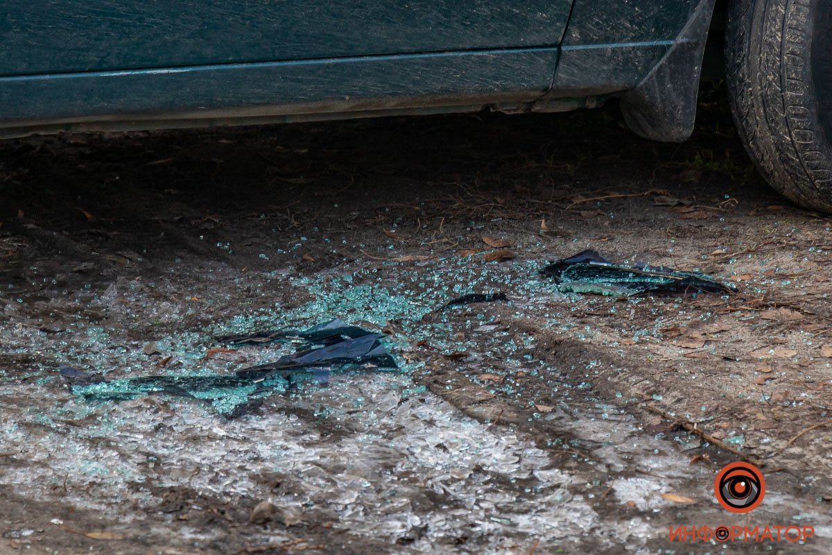 Выбили стекло Выбили стекло