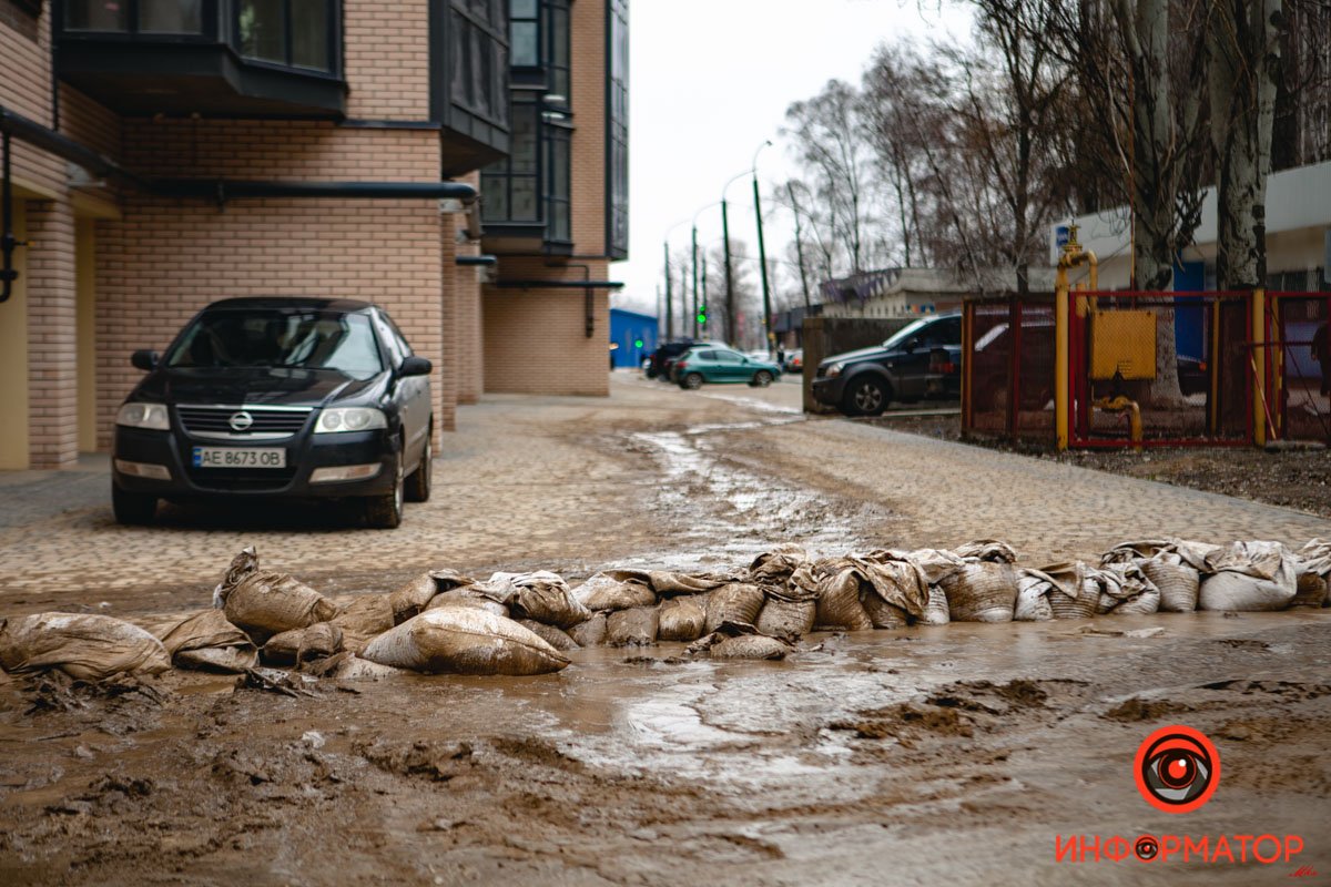 Вода же, в свою очередь, выходила на Мандрыковскую