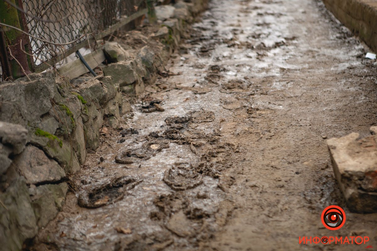Как говорят жители, мусор и раньше был