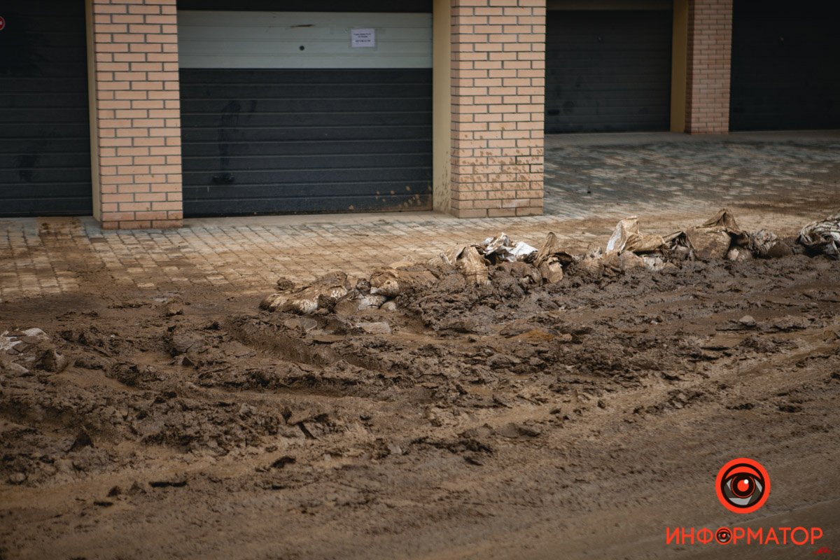А зимой 2018 - 2019 года произошел оползень за насыпью