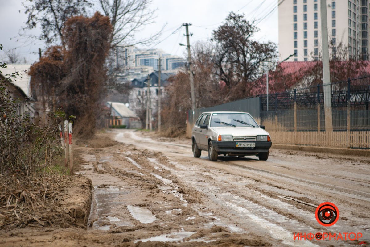 Канаву периодически чистят