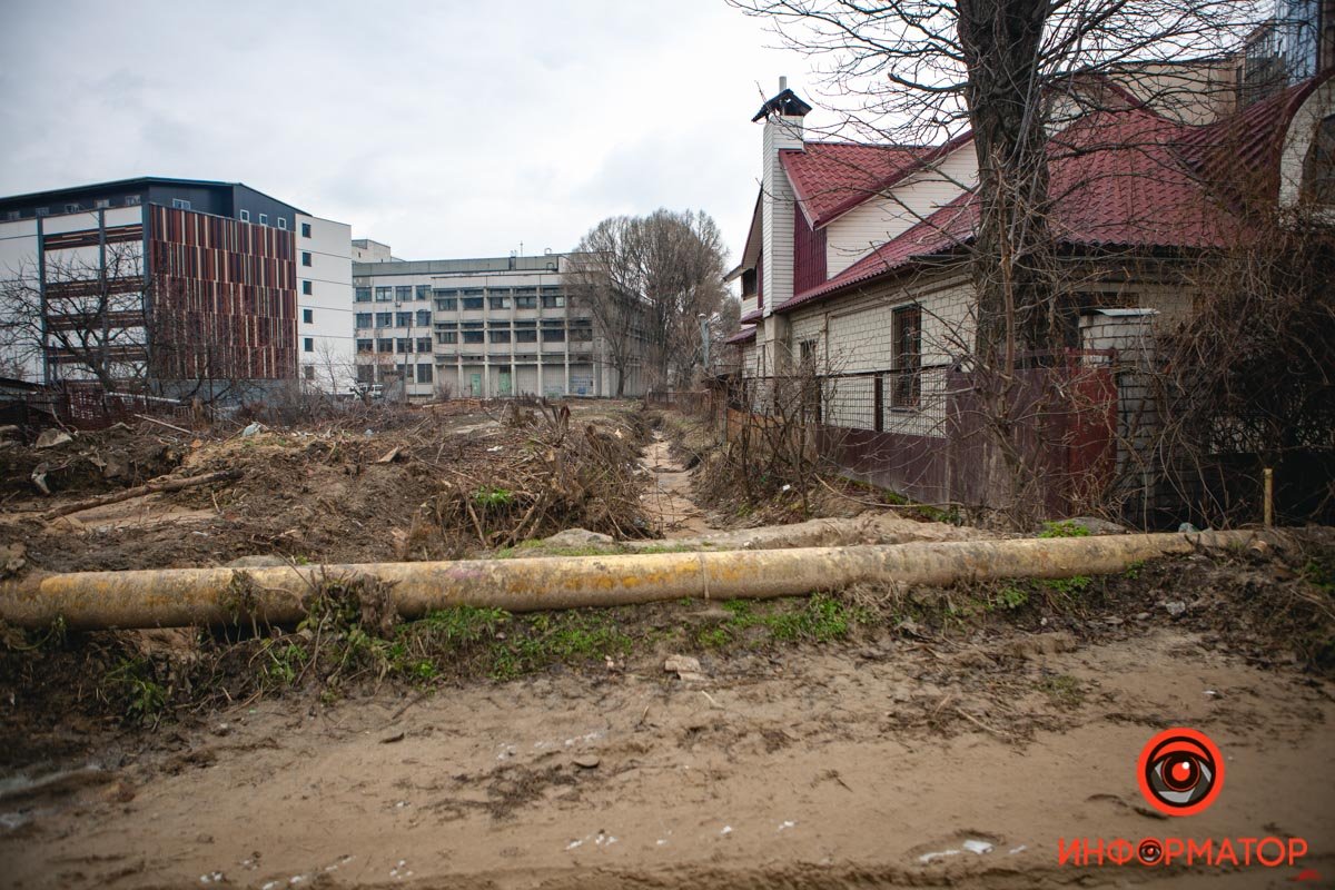 Так они пытаются сдерживать поток