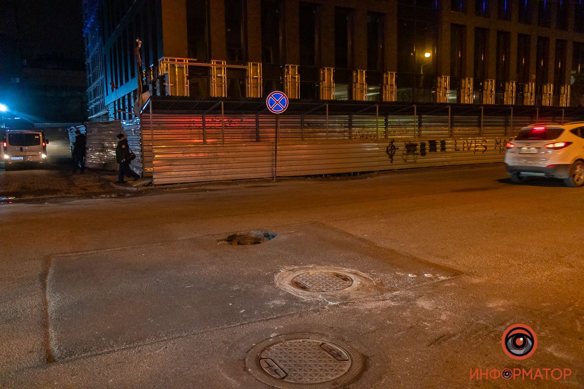 Провал посреди проезжей части Провал посреди проезжей части