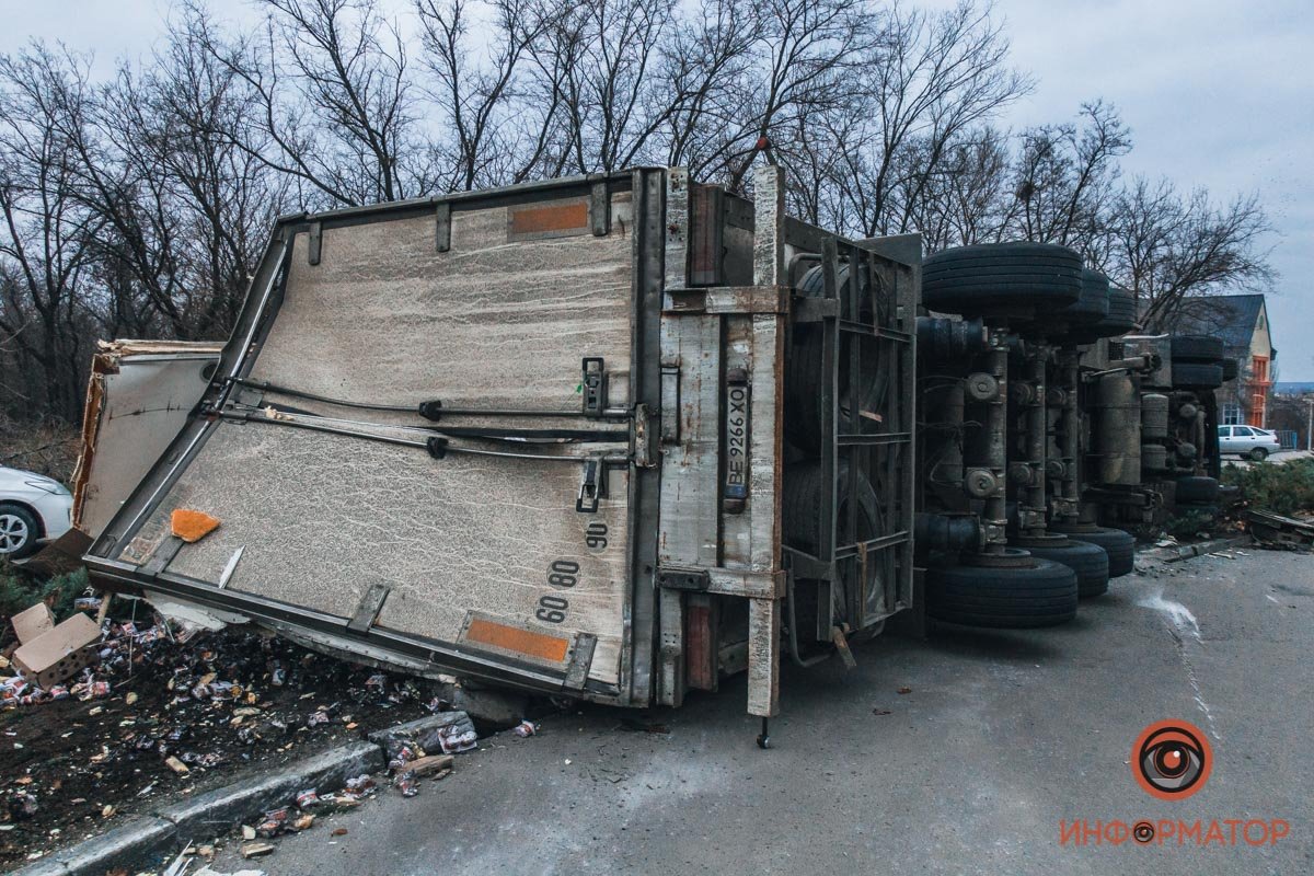 Перевернулась фура Перевернулась фура