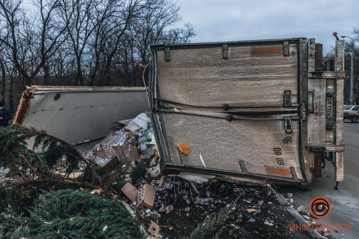 Водитель утверждает, что виной всему преграда на светофоре Водитель утверждает, что виной всему преграда на светофоре