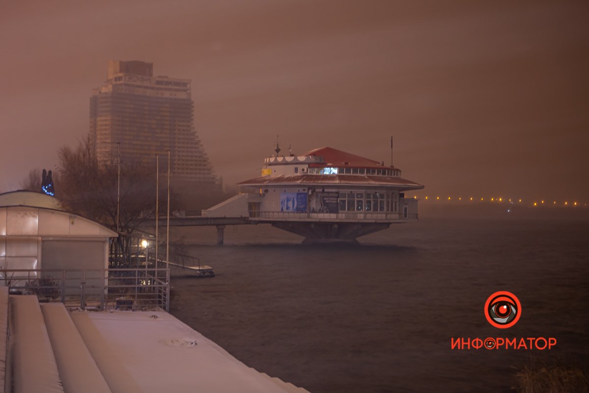 Приглушенный свет огней на горизонте Приглушенный свет огней на горизонте