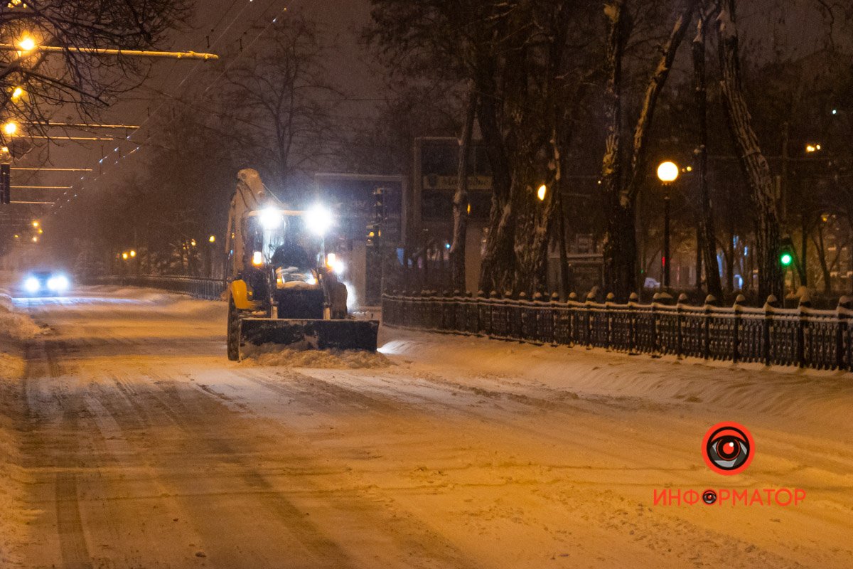 Коммунальщики работают с ночи