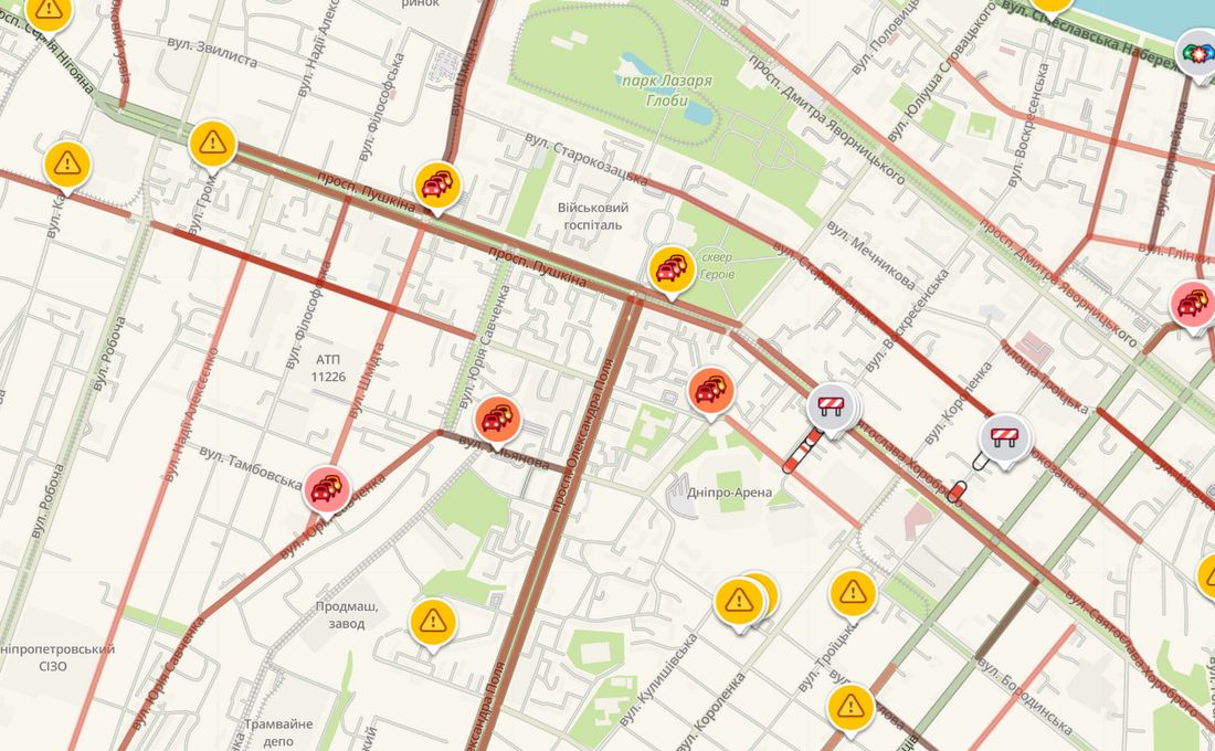 На проспектах Александра Поля и Пушкина движение идет, но очень медленно На проспектах Александра Поля и Пушкина движение идет, но очень медленно