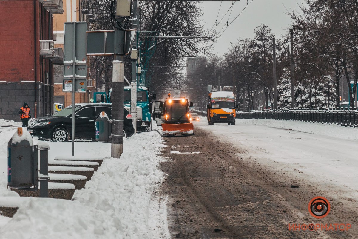 Утро у коммунальщиков началось гораздо раньше, чем у жителей города