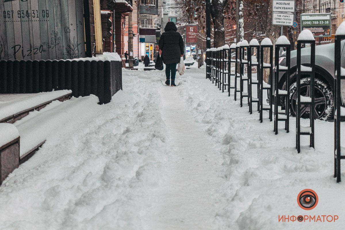 Знаешь, почему снег белый? Потому что он забыл свой цвет...