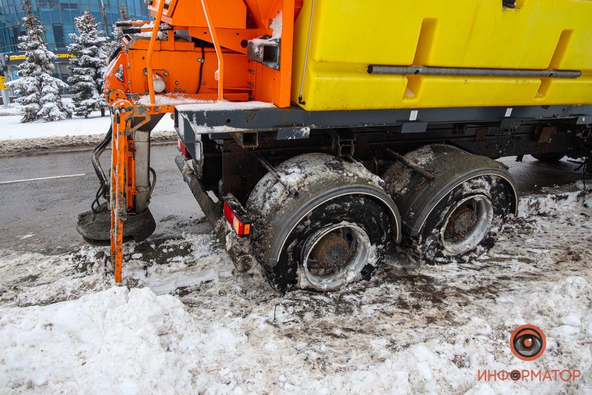 Машина все еще стоит на обочине