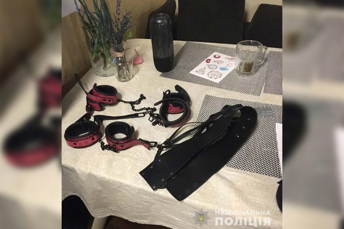 В момент обысков в помещениях находились 3 девушки В момент обысков в помещениях находились 3 девушки