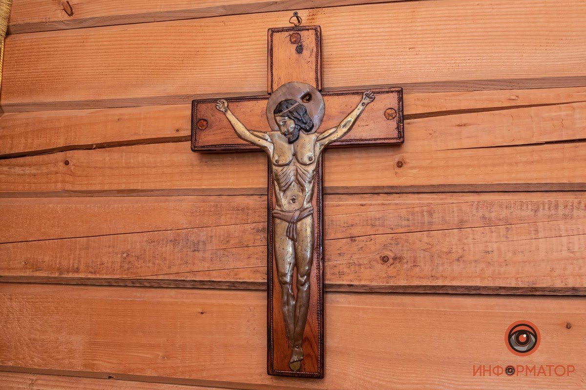 Распятие из Песок, пробитое пулей - напоминание о войне