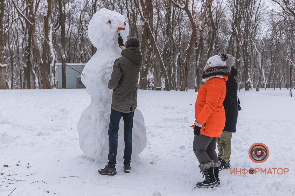Здесь к созданию снежного человека подошли более обстоятельно Здесь к созданию снежного человека подошли более обстоятельно