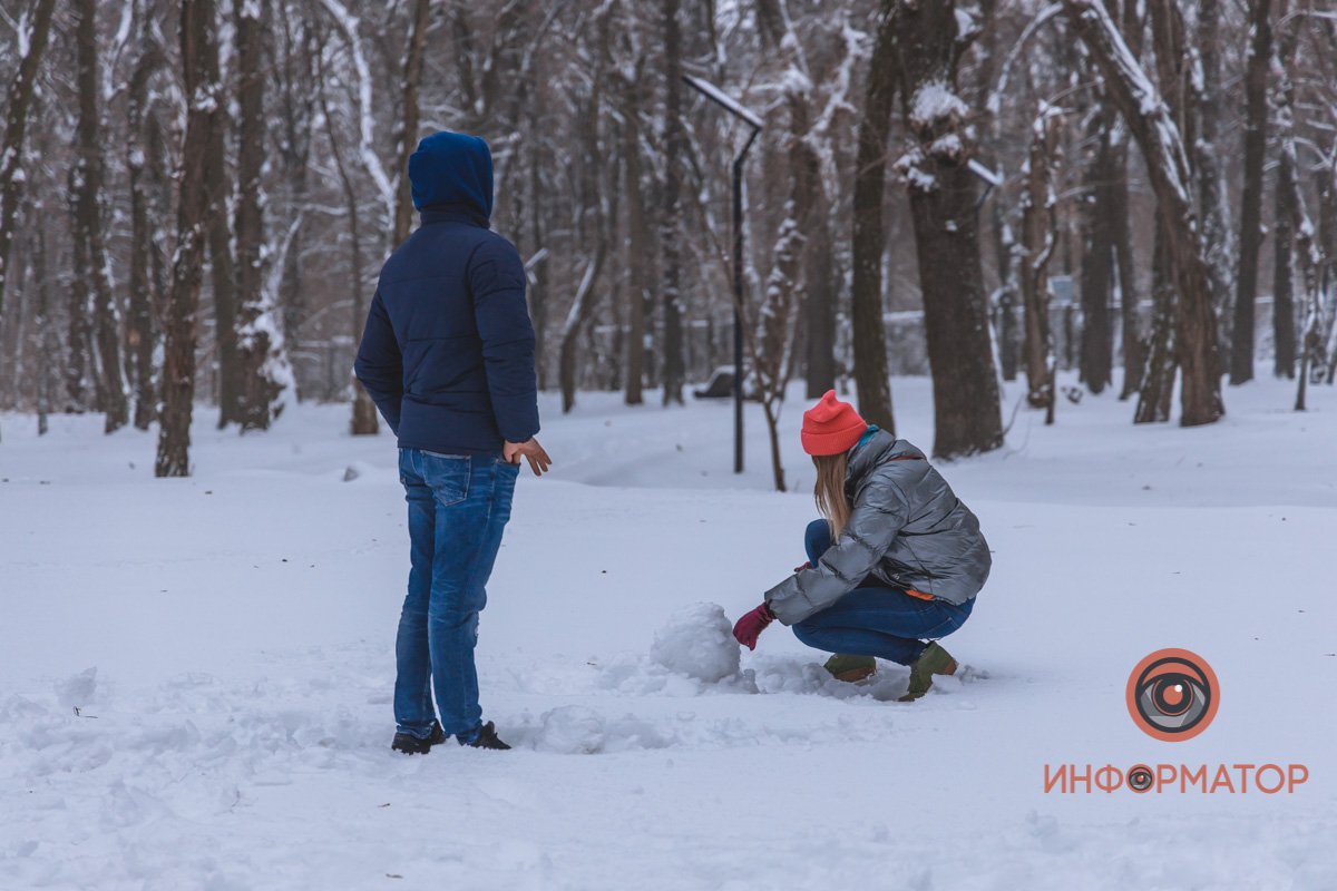 В процессе: здесь лепка снежной скульптуры только начинается В процессе: здесь лепка снежной скульптуры только начинается