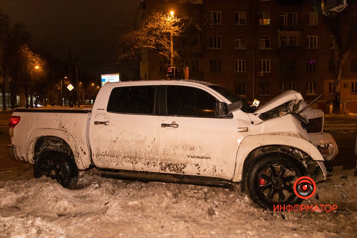 Пассажира внедорожника госпитализировали Пассажира внедорожника госпитализировали
