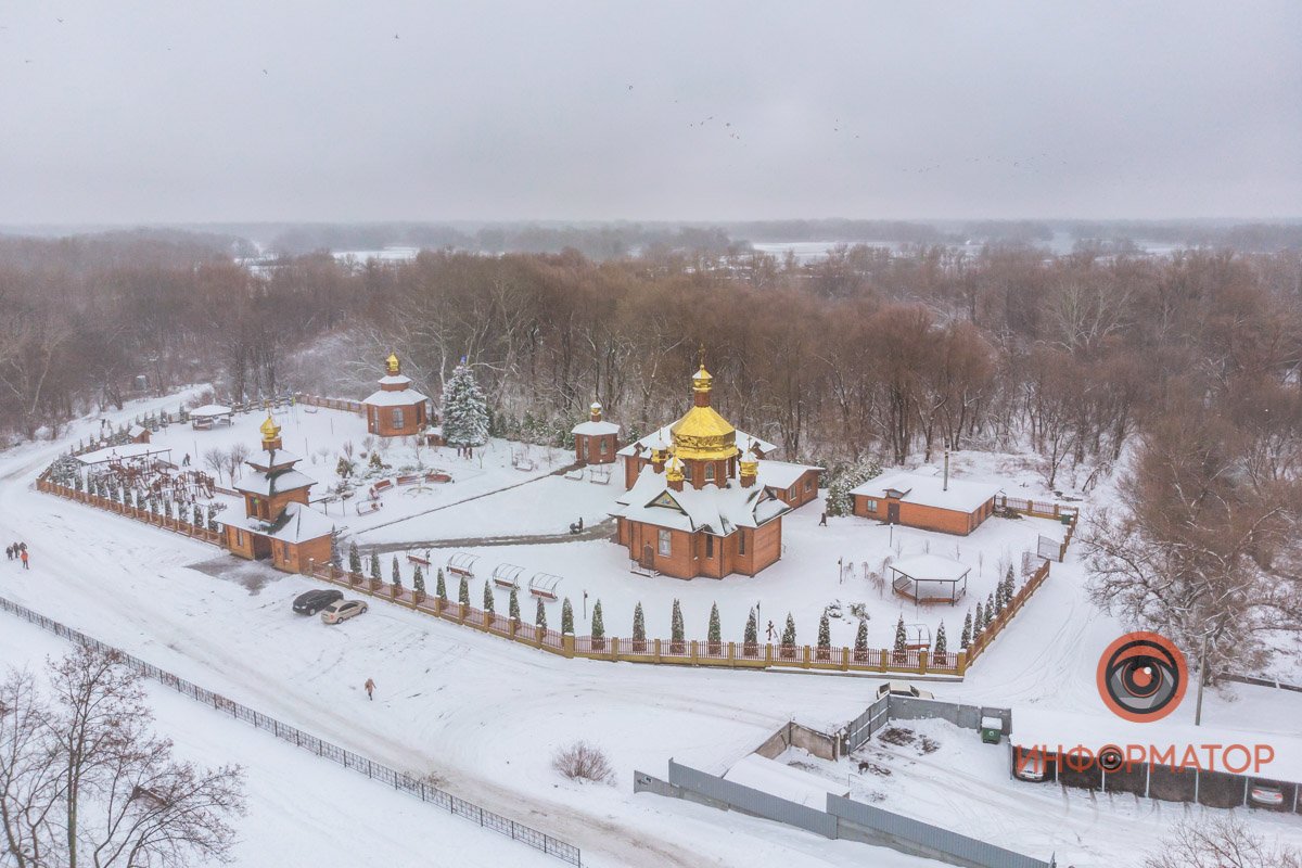 Будто в храме стою намоленном