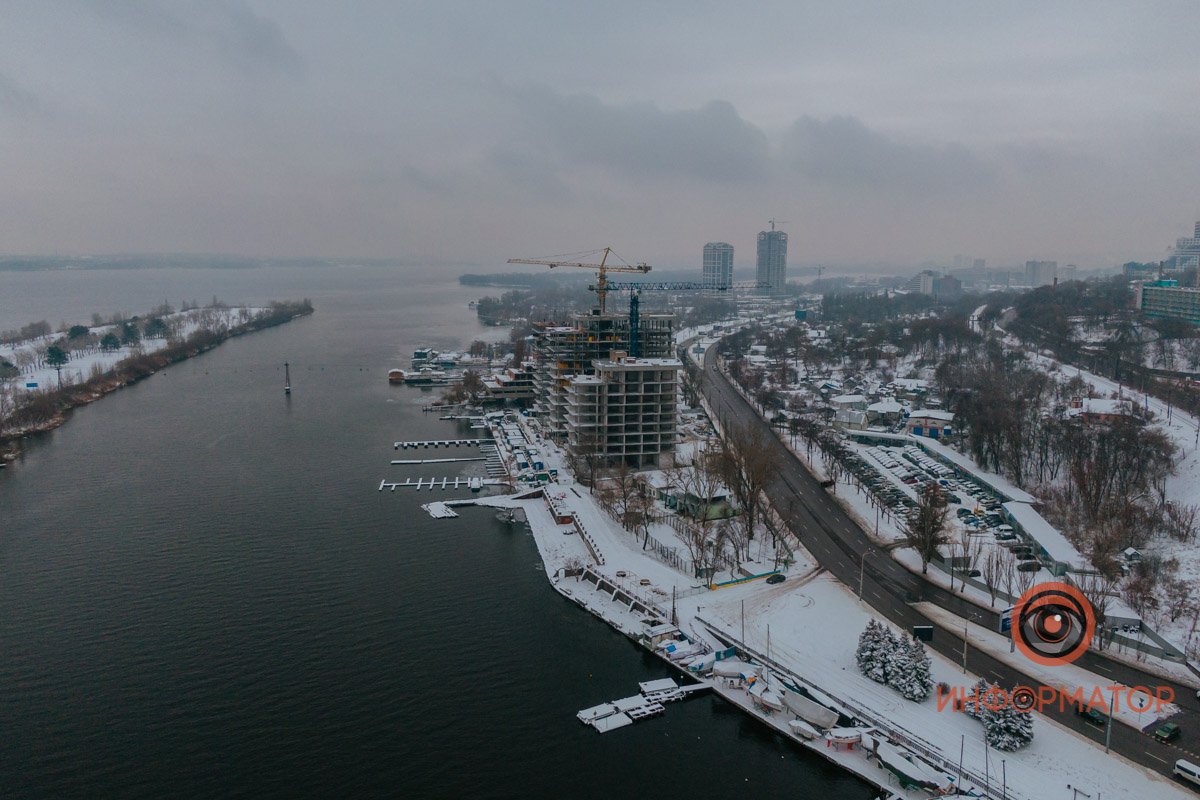 Прорываюсь от чувств плотинами