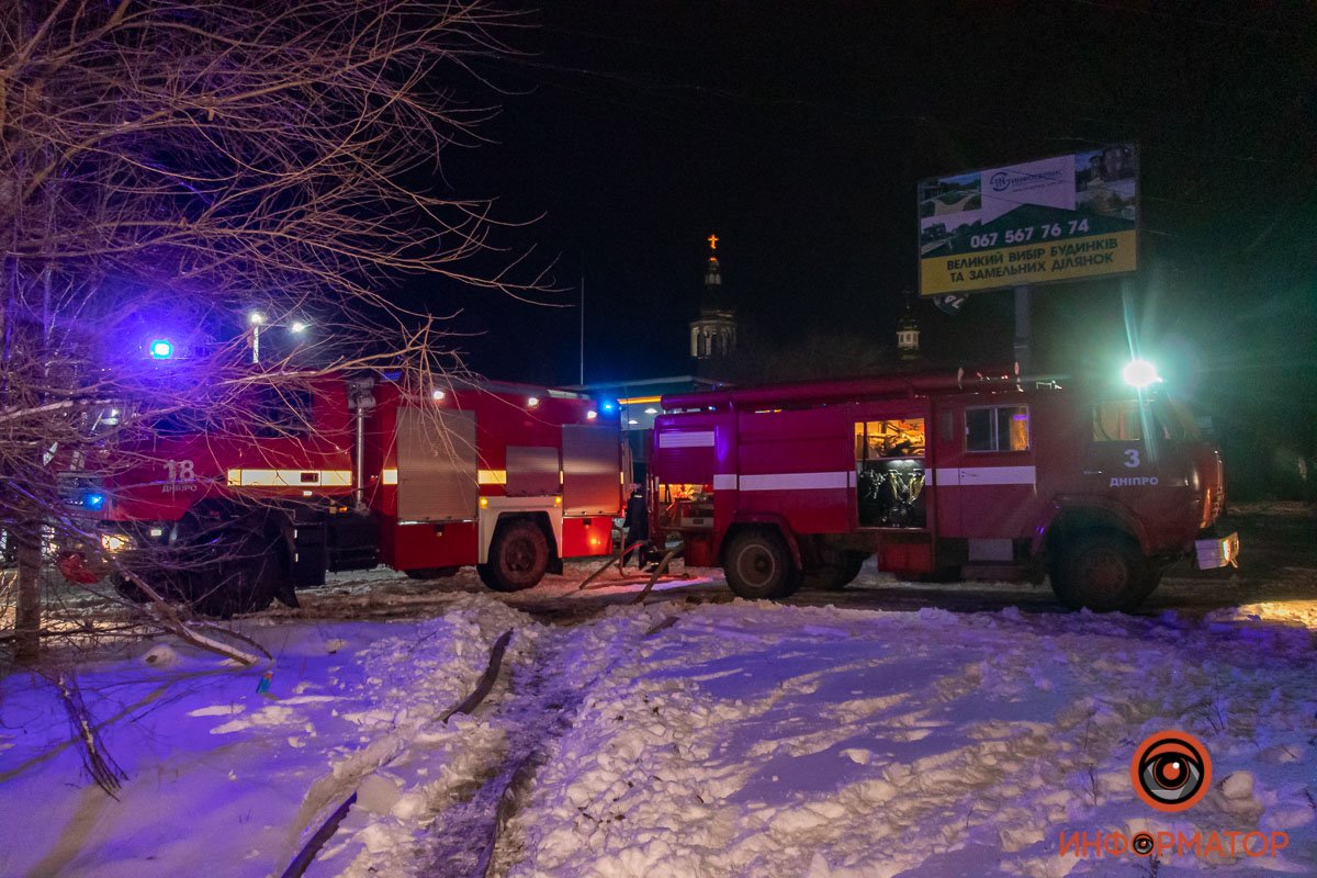 На месте работали сотрудники 3-ей и 18-ой пожарно-спасательных частей