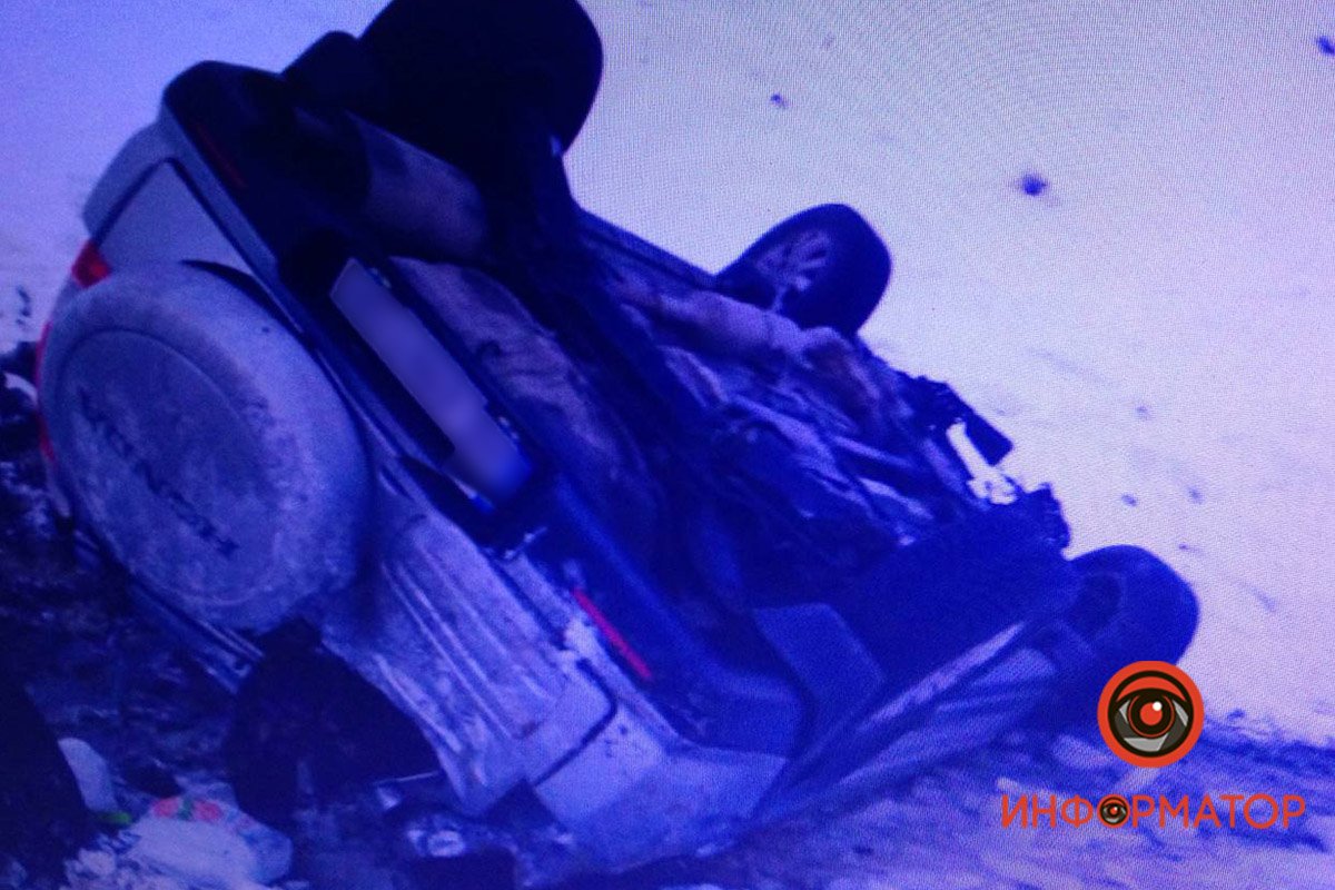 На трассе Днепр - Решетиловка Honda вылетел в кювет и перевернулся: пострадали 5 человек 1