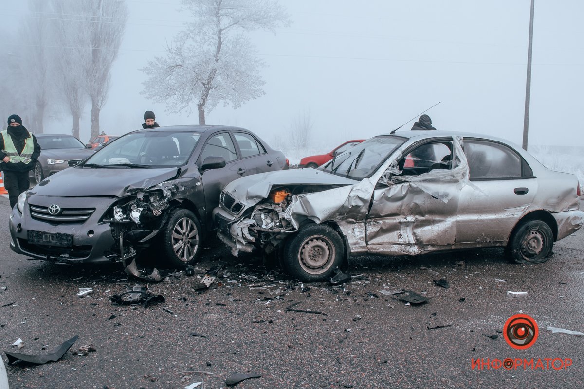 От удара Lanos отлетел в Toyota От удара Lanos отлетел в Toyota