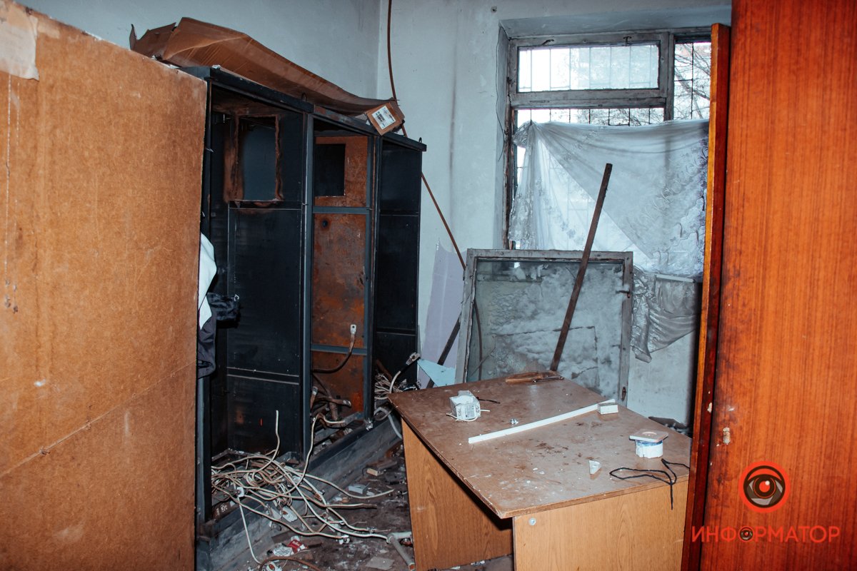 Здание обворовывают Здание обворовывают