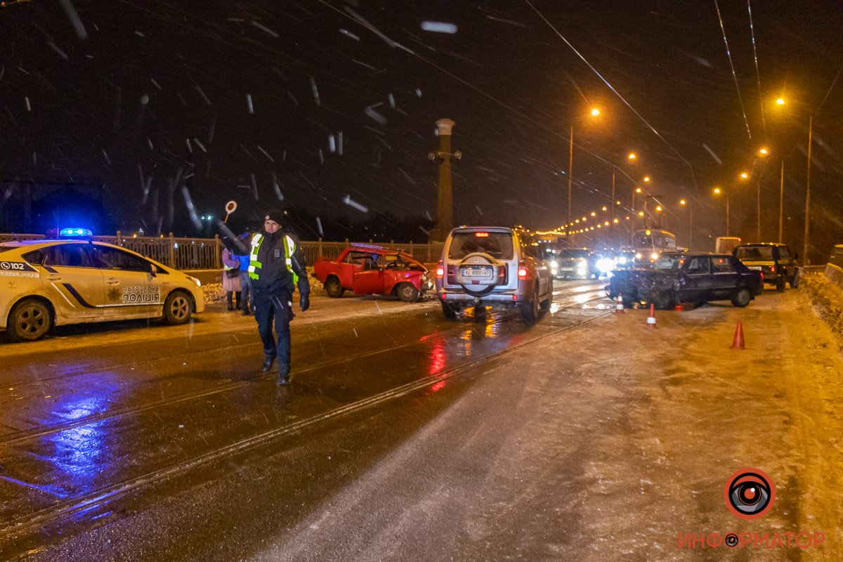 Полицейские регулировали движение Полицейские регулировали движение