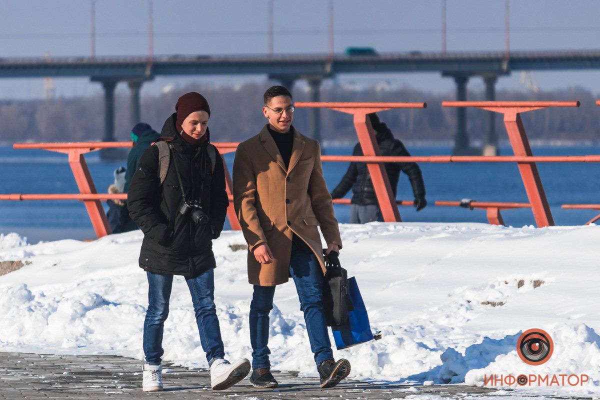 Эй, парень слева, ты видел, сколько градусов на улице?! Где шапка?! Мы найдем твою маму и все ей расскажем Эй, парень слева, ты видел, сколько градусов на улице?! Где шапка?! Мы найдем твою маму и все ей расскажем
