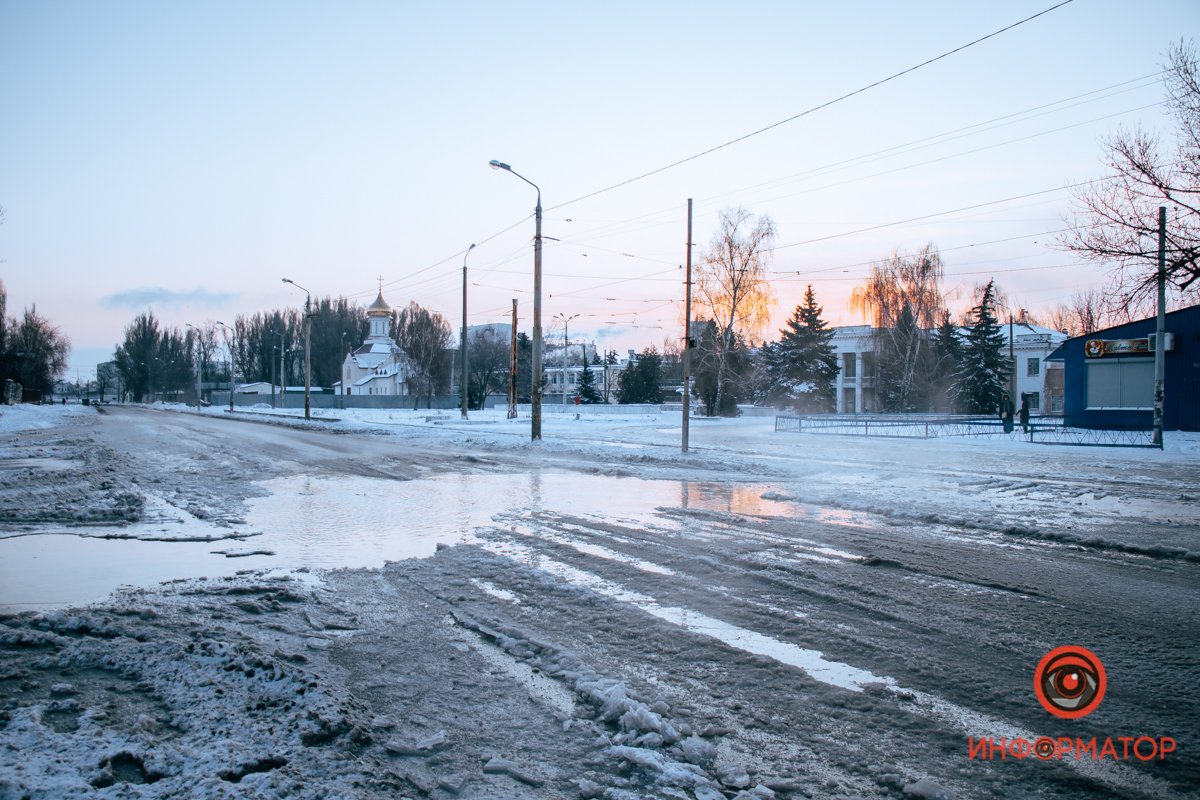 Дорогу заливает кипятком Дорогу заливает кипятком