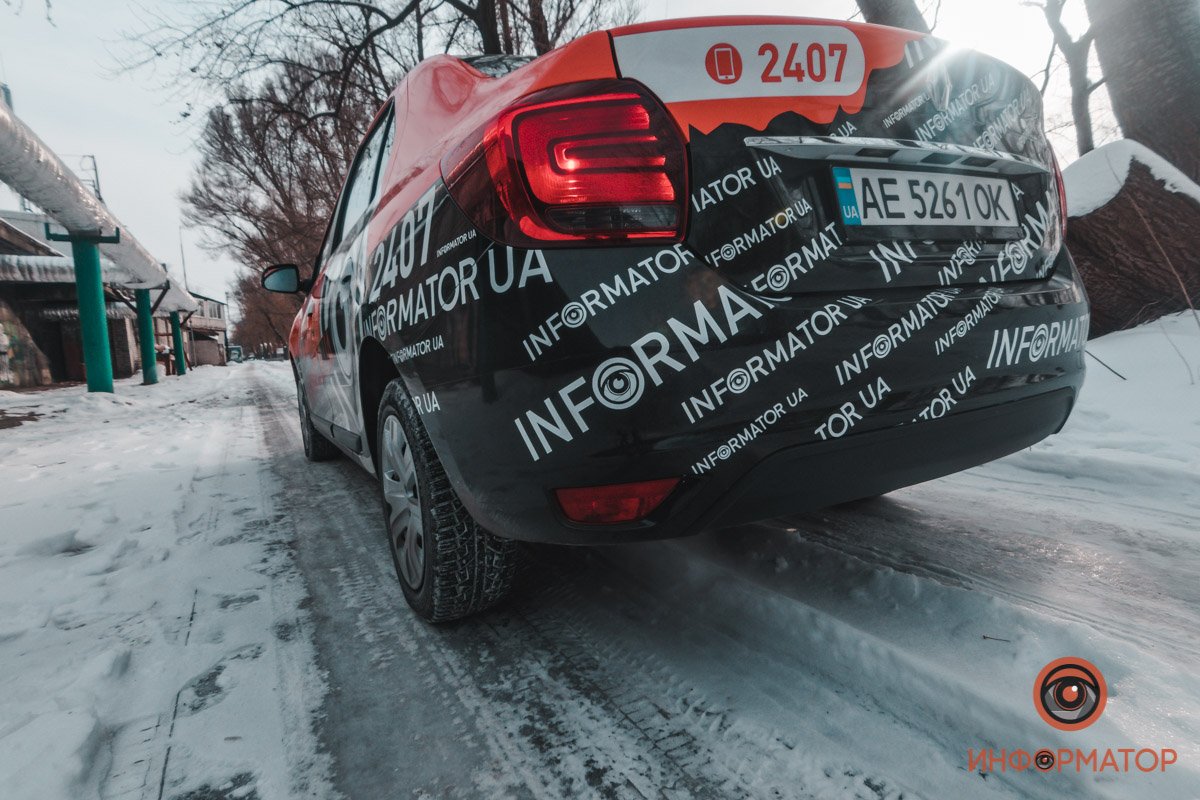 Мы прогревали ее минут 15, но выезд отменился. Было бы предательством с нашей стороны остаться в офисе и не сделать эти фото