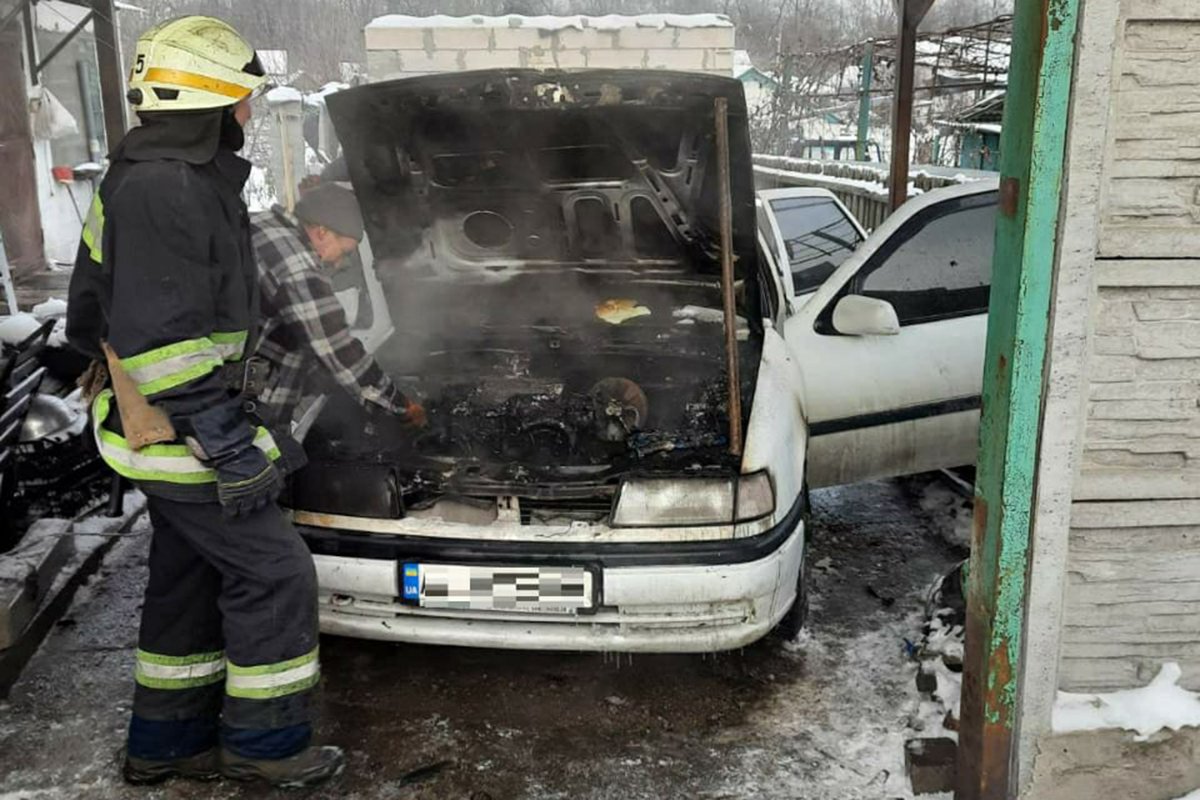 Автомобиль был припаркован на территории частного дома