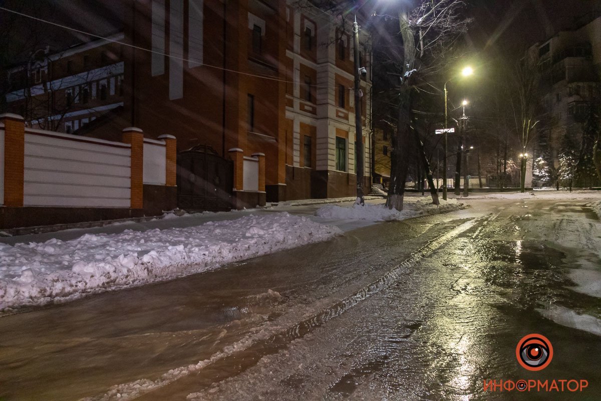 Далее вода стекает на Крутогорный спуск Далее вода стекает на Крутогорный спуск