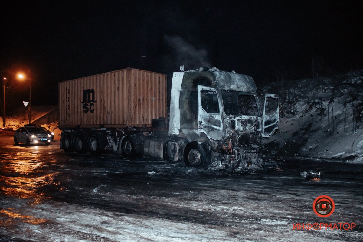 На ходу загорелся Renault