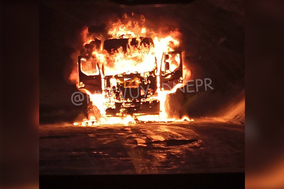 Огонь распространился по всей кабине