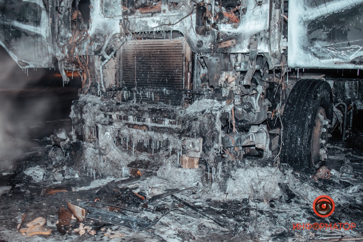 На место прибыли спасатели и полиция