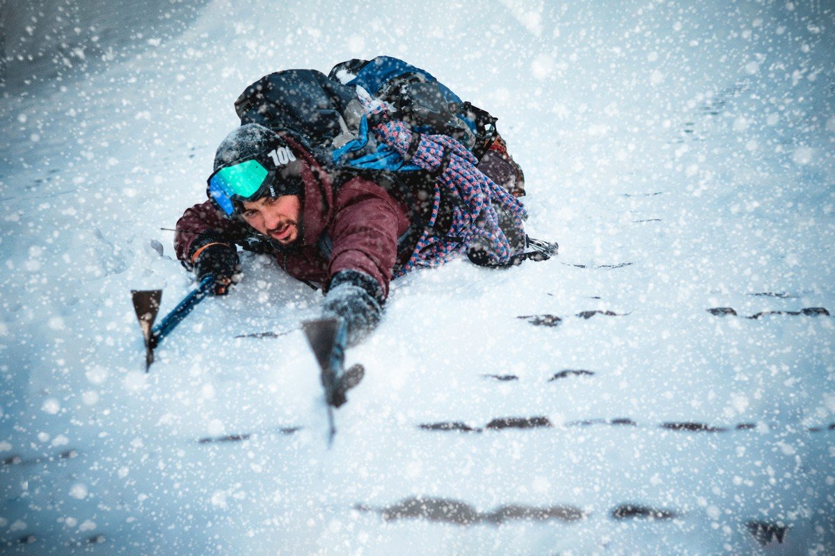 Сквозь снежный буран Сквозь снежный буран