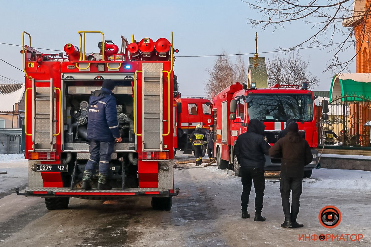 Недалеко от Днепра полыхает церковь 1