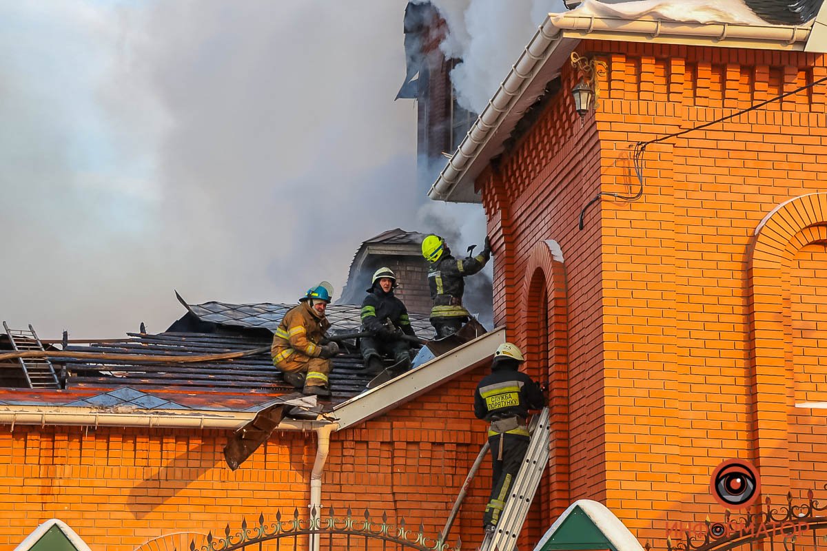 Недалеко от Днепра полыхает церковь 3