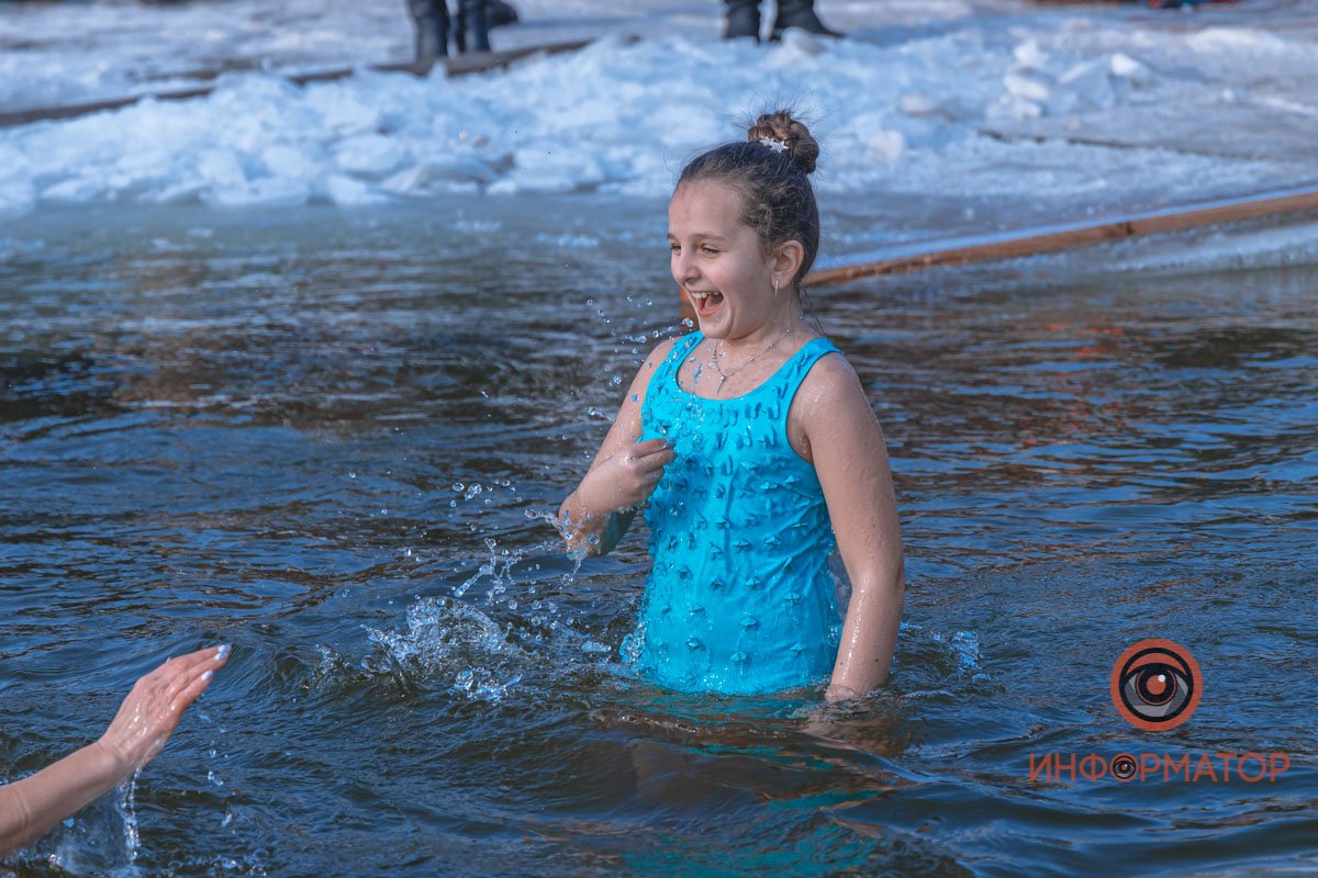 *кричит от холода*