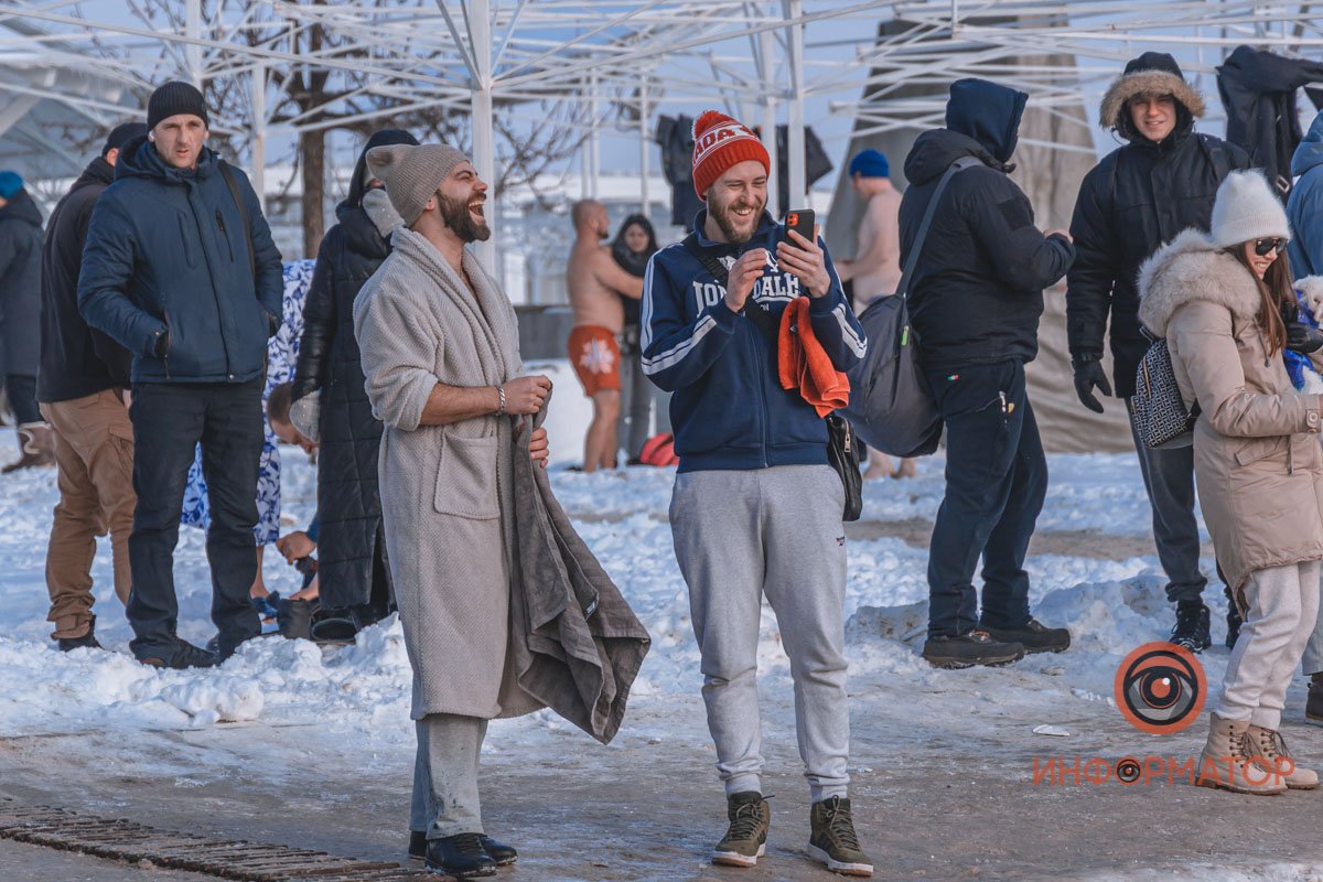 Когда уже вынырнул, а твой друг только погружается